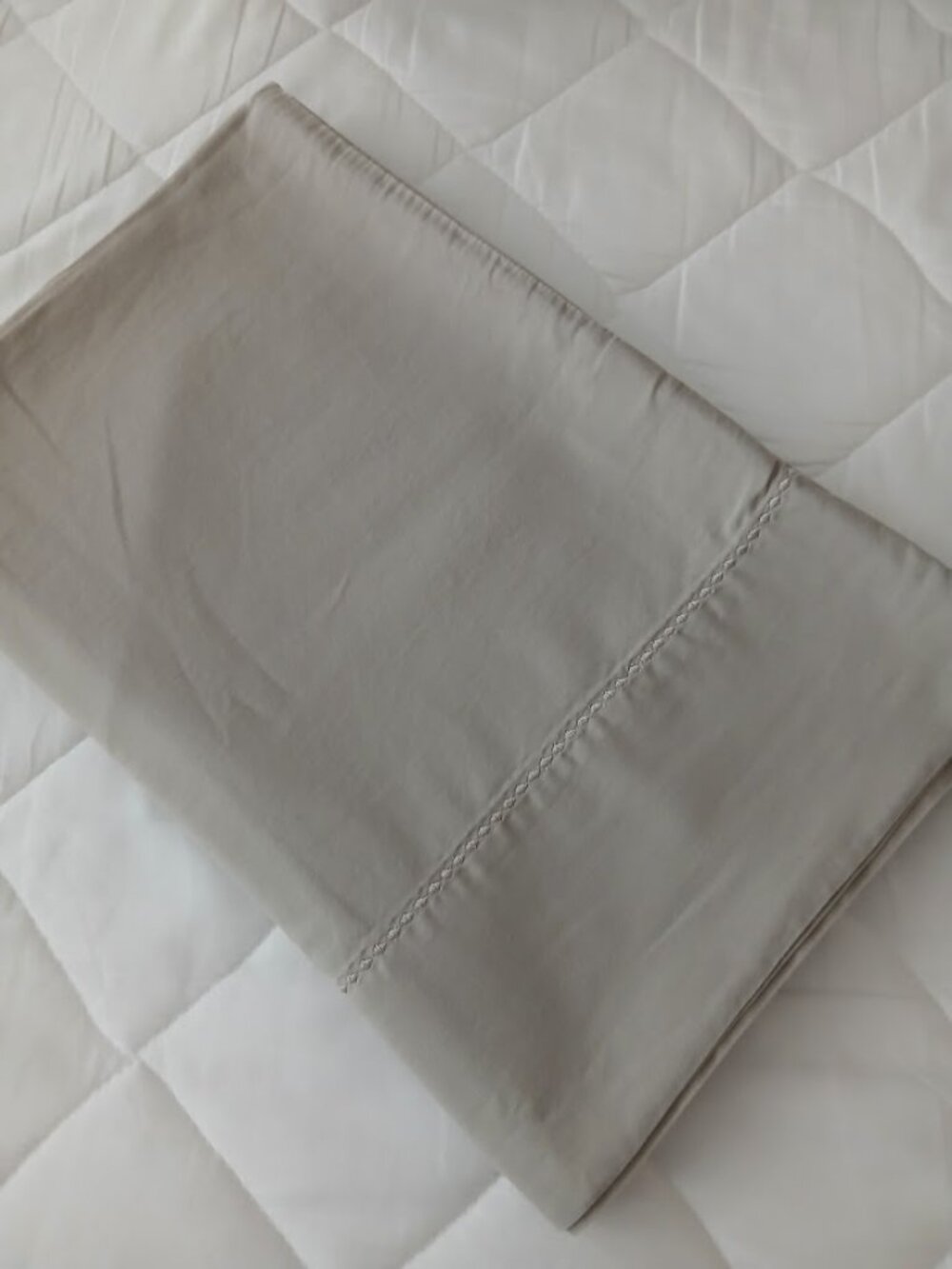 TAHARI Pillowcases with Top Stitch Detail (2) Standard size - Taupe
